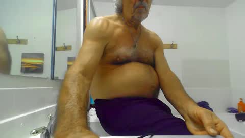 Snapshot of chuck354139 chatting on February 2025 05:26:02 AM chuck354139 online show from February 2025 05:26:02 AM