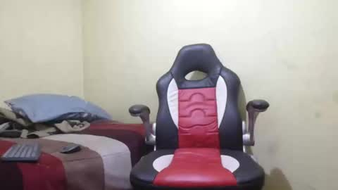Snapshot of chupameloxxx3 chatting on February 2025 04:59:01 AM el papi online show from February 2025 04:59:01 AM