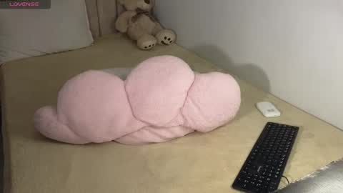 Mia online show from March 2026 04:51:01 AM