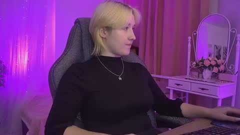 Cin Bellamy online show from November 2025 06:27:01 AM