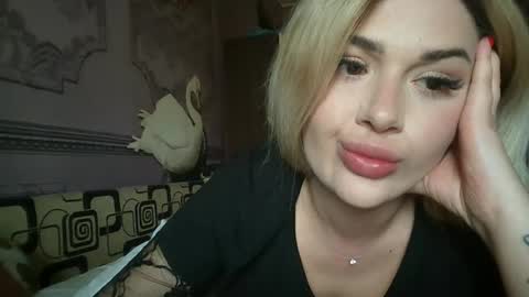 GreenKarina online show from April 2026 10:14:02 AM