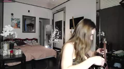 Cindy online show from December 2025 07:36:02 AM