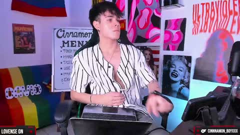 Snapshot of cinnamon_boyxxx chatting on December 2024 04:03:02 AM David Independent Model online show from December 2024 04:03:02 AM