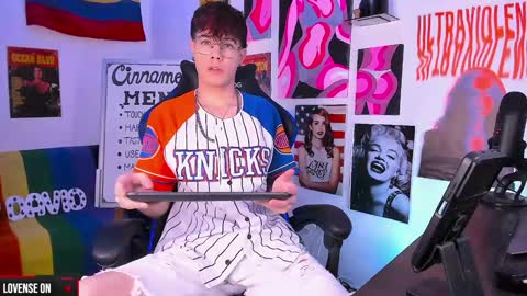 Snapshot of cinnamon_boyxxx chatting on December 2024 05:17:01 AM David Independent Model online show from December 2024 05:17:01 AM