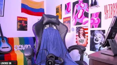 Snapshot of cinnamon_boyxxx chatting on December 2024 08:18:02 AM David Independent Model online show from December 2024 08:18:02 AM