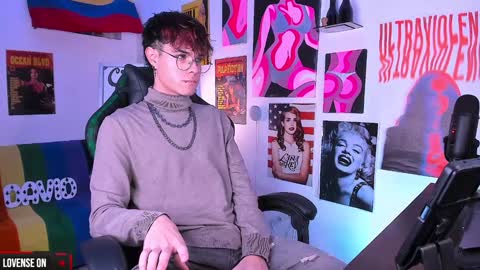 Snapshot of cinnamon_boyxxx chatting on December 2024 04:59:02 AM David Independent Model online show from December 2024 04:59:02 AM