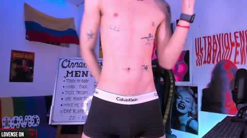 Snapshot of cinnamon_boyxxx chatting on December 2024 08:00:02 AM David Independent Model online show from December 2024 08:00:02 AM