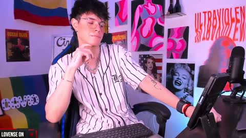 Snapshot of cinnamon_boyxxx chatting on January 2025 02:01:01 AM David Independent Model online show from January 2025 02:01:01 AM