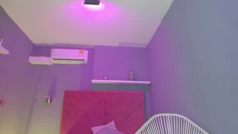 Snapshot of cinnia_ chatting on September 2025 12:06:01 PM Cintia online show from September 2025 12:06:01 PM