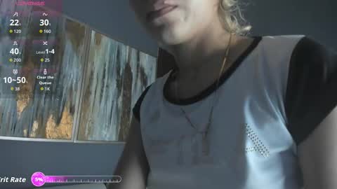 Snapshot of cinnia_ chatting on October 2025 12:06:01 PM Cintia online show from October 2025 12:06:01 PM