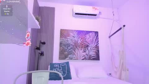 Snapshot of cinnia_ chatting on October 2025 12:05:02 PM Cintia online show from October 2025 12:05:02 PM