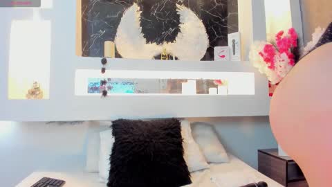 Cinthya  online show from September 2025 12:19:01 PM