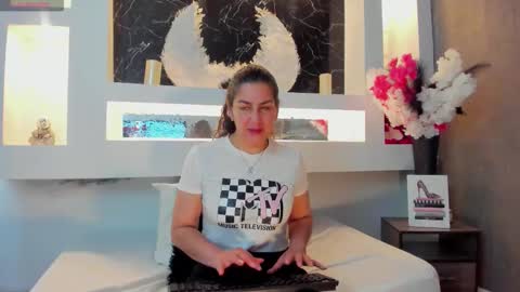 Cinthya  online show from October 2025 12:08:02 PM