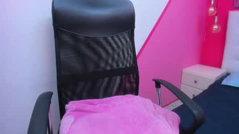 claire aristizabal online show from February 2025 04:15:02 AM