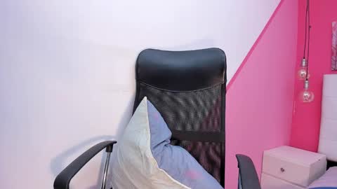 claire aristizabal online show from February 2025 11:01:02 AM