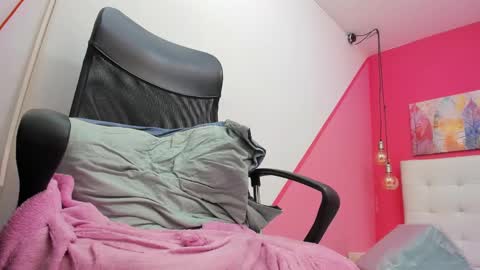 claire aristizabal online show from February 2025 07:12:02 AM