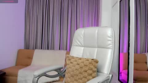 claire aristizabal online show from October 2025 09:59:02 PM