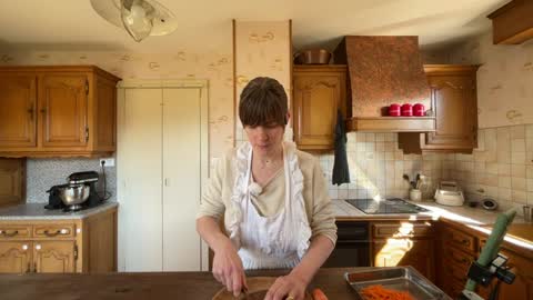 Claire Moulin online show from March 2026 10:18:02 AM