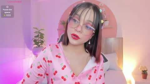 Snapshot of clara_lu chatting on May 2026 04:39:01 AM C L A R A online show from May 2026 04:39:01 AM