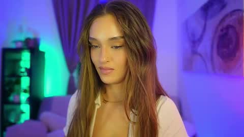 Clara smile online show from October 2025 06:39:02 PM