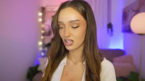 Clara smile online show from January 2026 08:01:02 PM