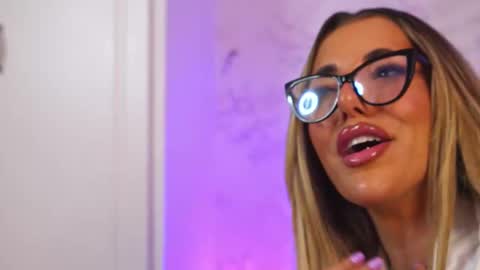 ClaraHazel online show from September 2025 04:05:02 AM