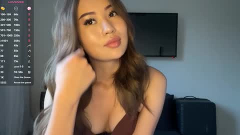 Lili online show from April 2026 01:11:01 PM