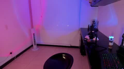 Snapshot of cleo_dblue chatting on December 2024 06:32:02 AM online show from December 2024 06:32:02 AM