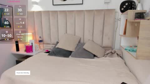 clhoe_johnson_ online show from October 2025 12:38:02 PM