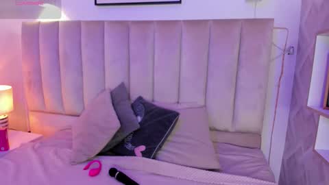 clhoe_johnson_ online show from October 2025 11:58:02 AM