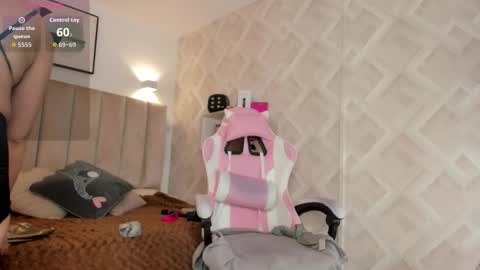 clhoe_johnson_ online show from March 2026 01:26:02 PM