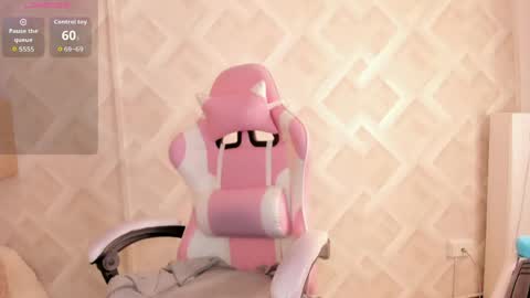 clhoe_johnson_ online show from May 2026 12:04:02 PM