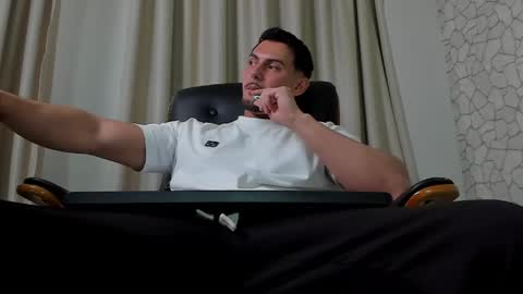 Snapshot of clintmasterss chatting on May 2026 08:23:02 AM ClintMasterss online show from May 2026 08:23:02 AM