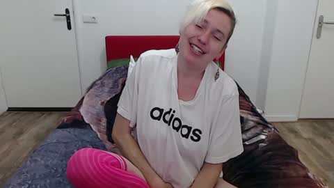 Syl  online show from January 2025 01:52:01 PM