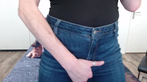 Syl  online show from January 2025 01:49:01 PM