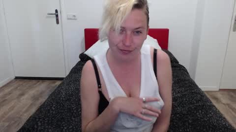 Syl  online show from March 2025 02:43:02 PM