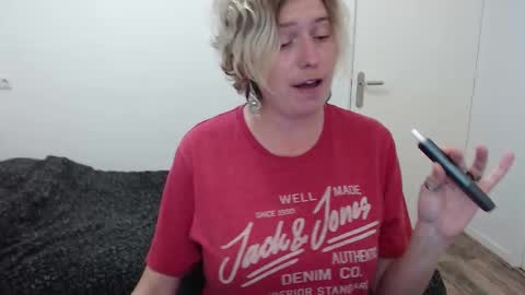 Syl  online show from October 2025 10:10:02 PM