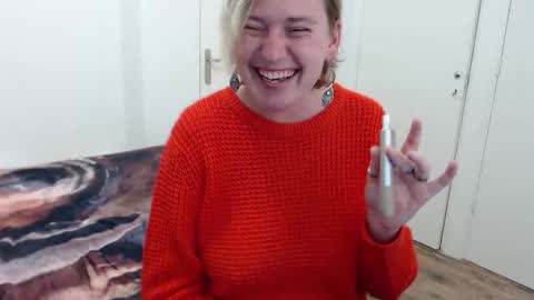 Syl  online show from November 2025 10:36:02 PM