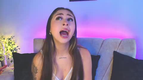 Snapshot of cloe_martinezz_ chatting on April 2026 05:17:01 PM cloe_martinezz_ online show from April 2026 05:17:01 PM