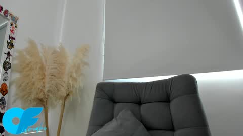 Snapshot of cloe_rouse1 chatting on February 2025 09:13:01 PM Welcome to Rouses room they tell me the hype online show from February 2025 09:13:01 PM