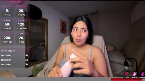 cloe small online show from October 2025 07:52:02 AM