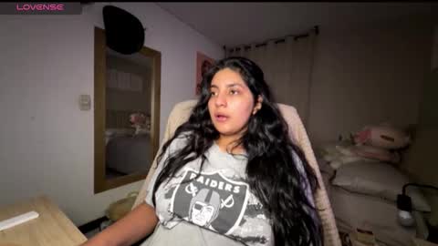 cloe small online show from October 2025 05:10:01 AM