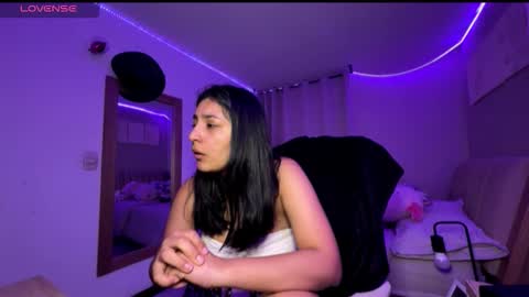 cloe small online show from November 2025 02:43:02 AM