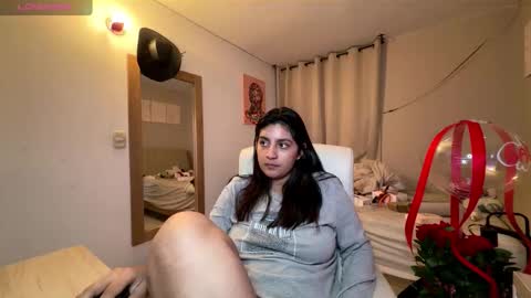 cloe small online show from February 2026 06:26:01 AM