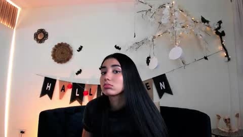 Snapshot of cloe_taylor__ chatting on October 2025 04:24:01 AM CLOE online show from October 2025 04:24:01 AM