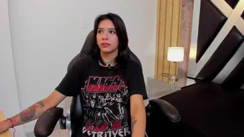 lady cloe person online show from December 2025 11:59:01 AM