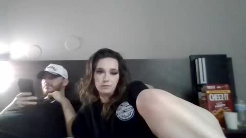 Snapshot of cloudyydayzz chatting on April 2026 04:27:01 AM tallhungandcloudy online show from April 2026 04:27:01 AM