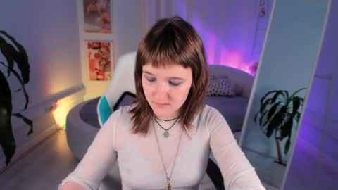 Snapshot of clover_red chatting on December 2024 04:49:01 PM Clover follow me online show from December 2024 04:49:01 PM