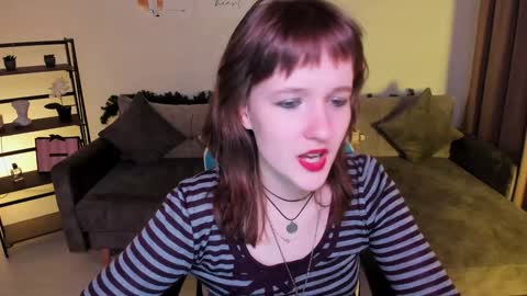 Snapshot of clover_red chatting on December 2024 06:16:01 PM Clover follow me online show from December 2024 06:16:01 PM