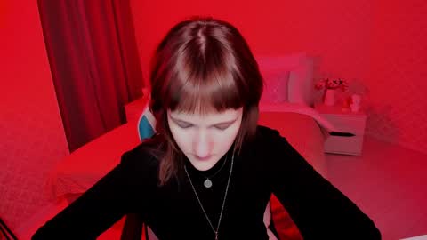 Snapshot of clover_red chatting on December 2024 02:48:02 PM Clover follow me online show from December 2024 02:48:02 PM